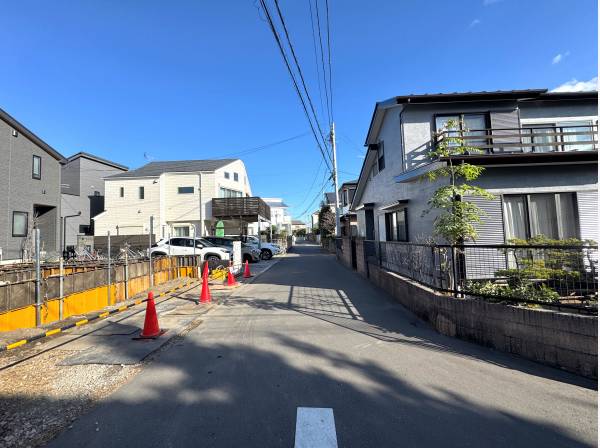 前面道路は車どおり少ないです