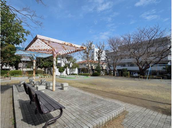 高砂公園まで徒歩6分（約450m）