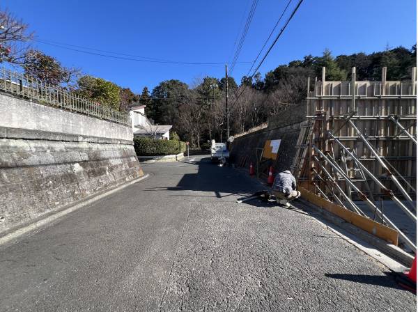 前面道路も広々