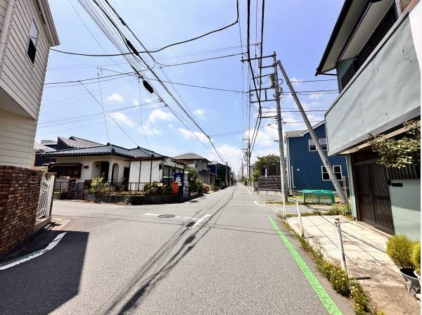 前面道路幅もゆったり。