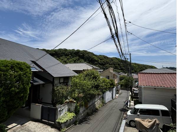 海だけでなく、山の緑が豊かに広がる住環境