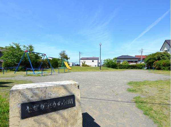 七里ガ浜かもめ公園まで徒歩3分（約208m）