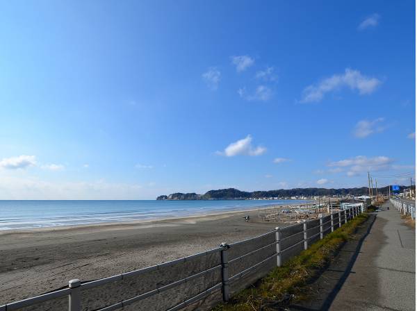 海まで徒歩4分（約320m）