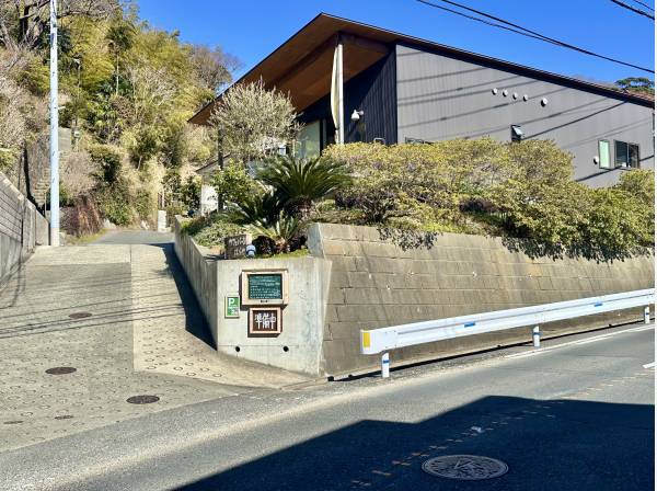 ちょっと道ゆけばお洒落なカフェもあります（現地から約1km）