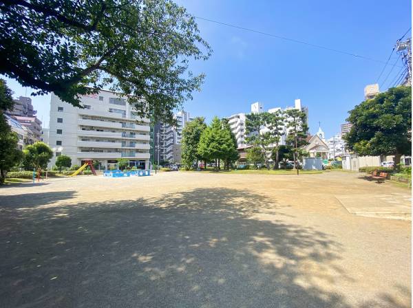 マンション向いにある東奥田公園