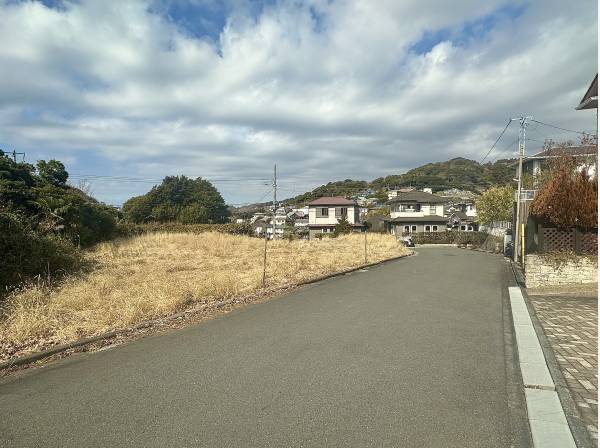 道路幅員も広い閑静な住宅街です。