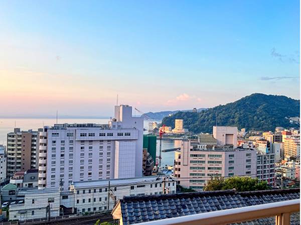 熱海の山並みと海（伊豆方面の眺望）