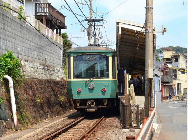 最寄り駅の江ノ電　七里ガ浜駅まで徒歩１０分