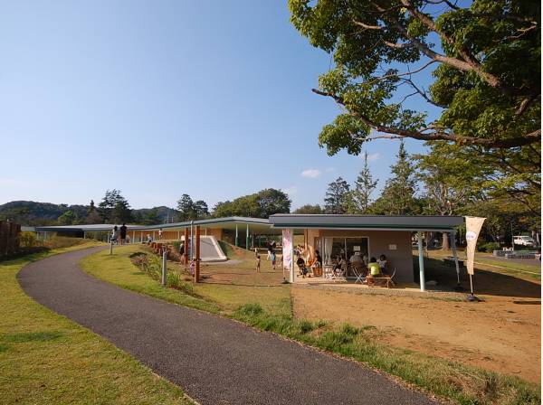 プールやテニスコートも備えた第一運動公園 まで約1.2ｋｍ