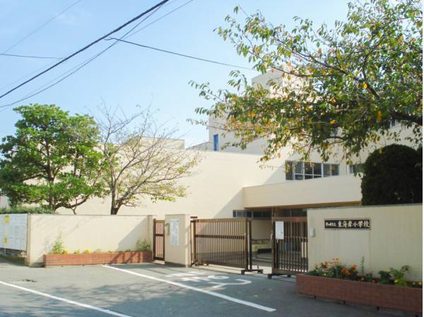 東海岸小学校　約２６０ｍ