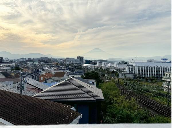 空気の澄んだ日には富士山を望めます！