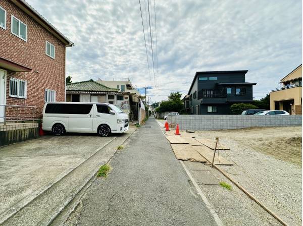 前面道路 西側を望む