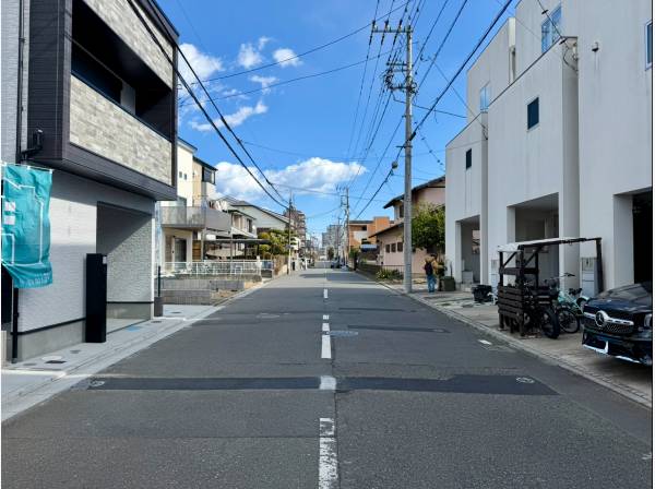 広々とした前面道路