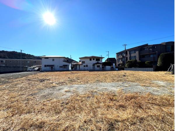 前面道路は車どおりが少ないです