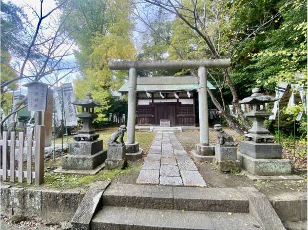 白旗神社（西御門）　徒歩２分（約160m）