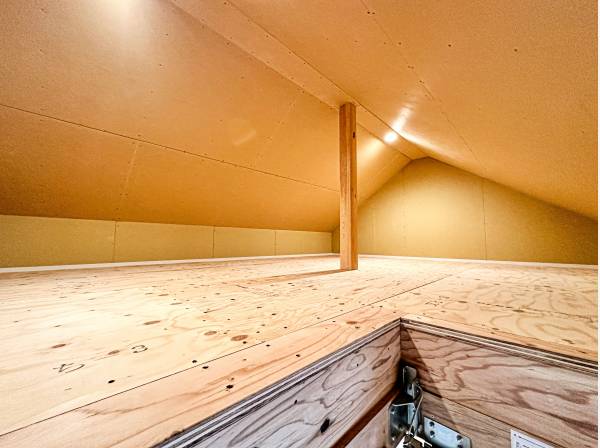 季節もの等の収納に便利な「小屋裏収納」もございます