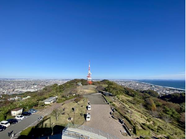 高麗山公園までは車で8分、ハイキングコースとしても！