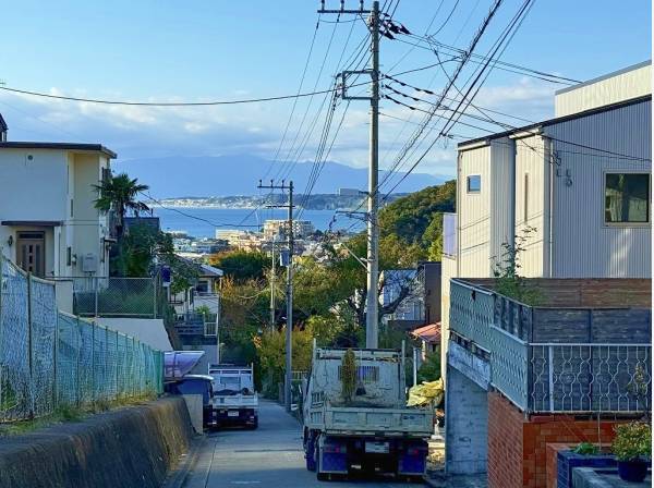 前面道路に立つだけでハッとする様な景色に出会えました。
