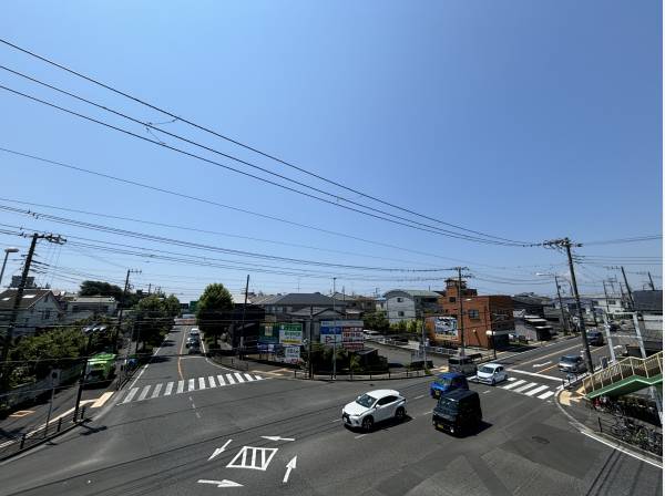 西湘バイパスの乗り口もすぐで、交通量もあります