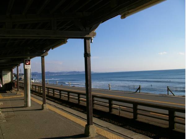 ドラマチックな景色が広がる「鎌倉高校前」駅まで９分