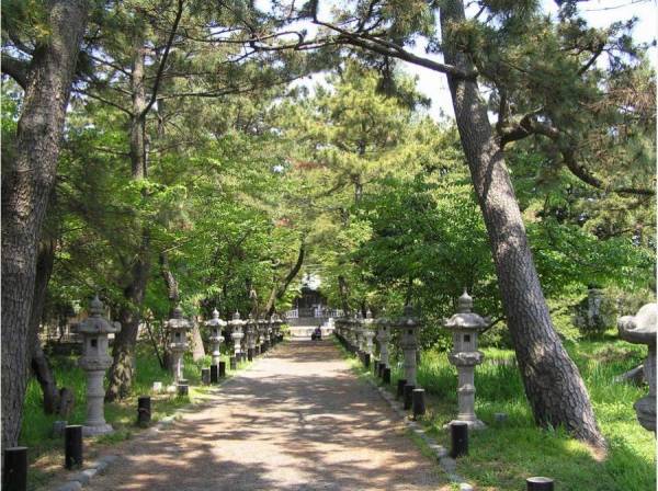 鶴嶺八幡宮まで徒歩9分(約720ｍ)