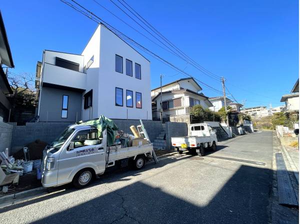 カースペースは車種により2台分。