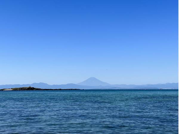 透明度の高い佐島の海へもすぐ (約1.3km)