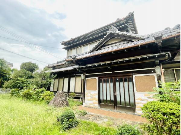 母屋　数寄屋造りの懐かしさを感じる建物です