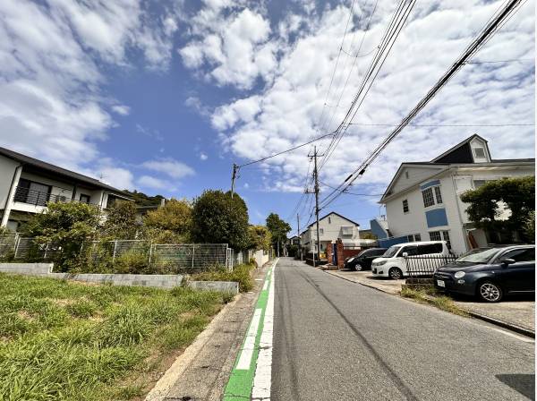 前面道路も広く、駐車も楽々♪