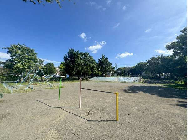 片瀬山西公園まで徒歩3分（約200m）