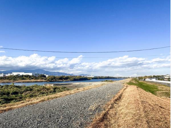 相模川の散歩道まで徒歩15分 (約1.2km)