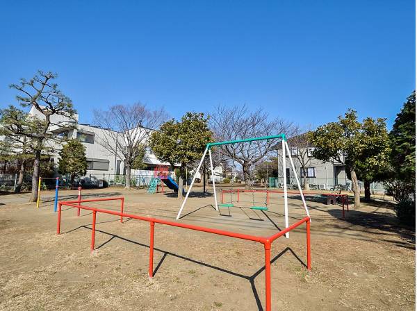 物件裏にある桜小路公園