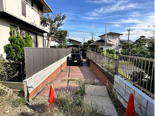 奥行きもあり、車種によってはお車３台分駐車できそうです