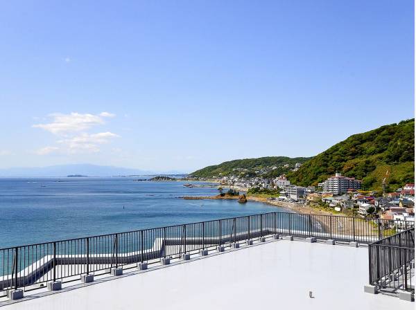 マンションの屋上からはこんな贅沢な景色が…