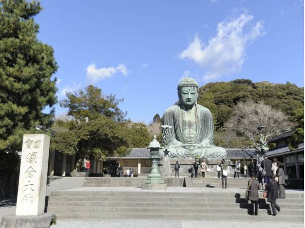 どっしりと立派な大仏さま
現地より約８分（６００ｍ）