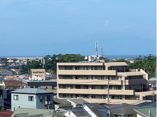 ルーフバルコニーからは海、江ノ島、富士山が！