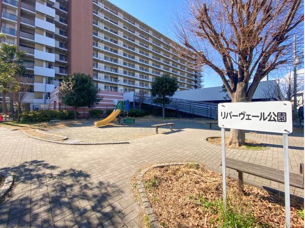 マンションに隣接したリバーヴェール公園