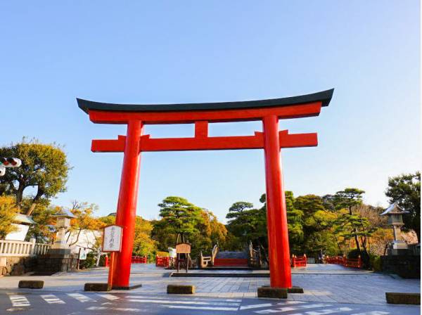 鶴岡八幡宮まで約200m