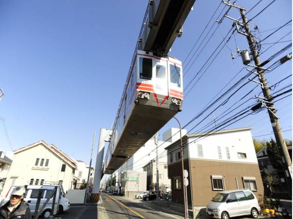 湘南モノレールの「目白山下」駅徒歩７分