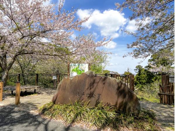 夫婦池公園まで約150m、徒歩約2分でございます♪