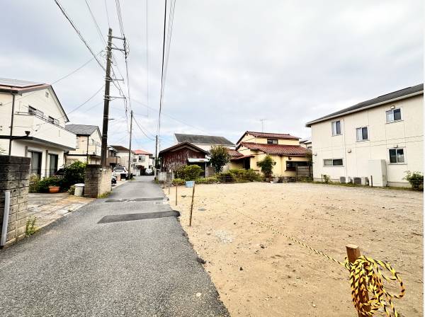 前面道路は公道です。