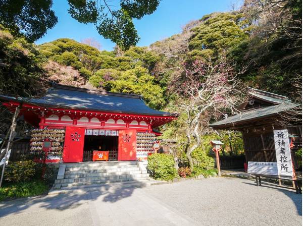 荏柄天神社　約１４００ｍ