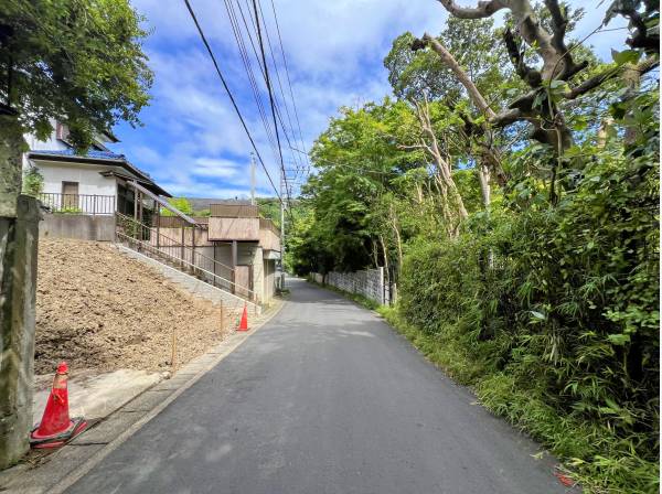 車通りも少ない道