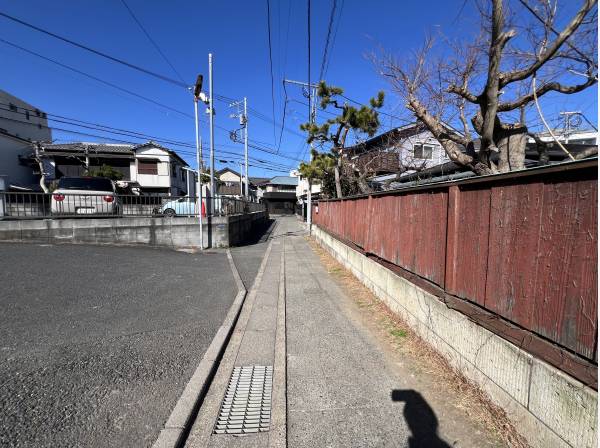 前面道路も鎌倉らしい雰囲気です