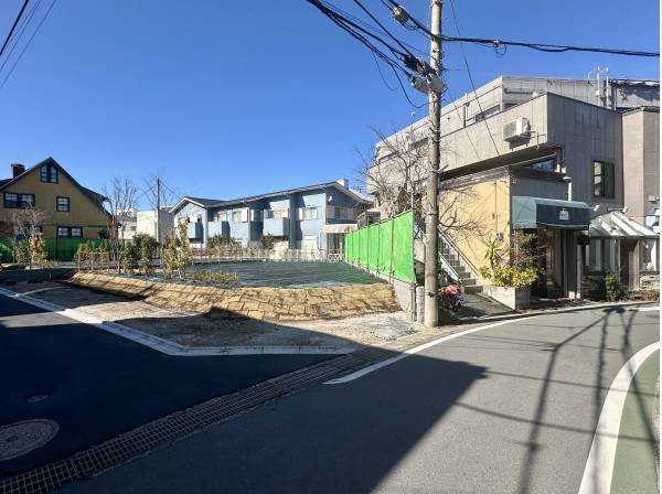 カフェや雑貨店が並ぶお洒落な住環境です♪